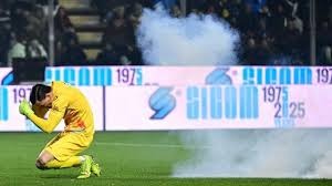 详解棒球规则中的界外球接捕准则