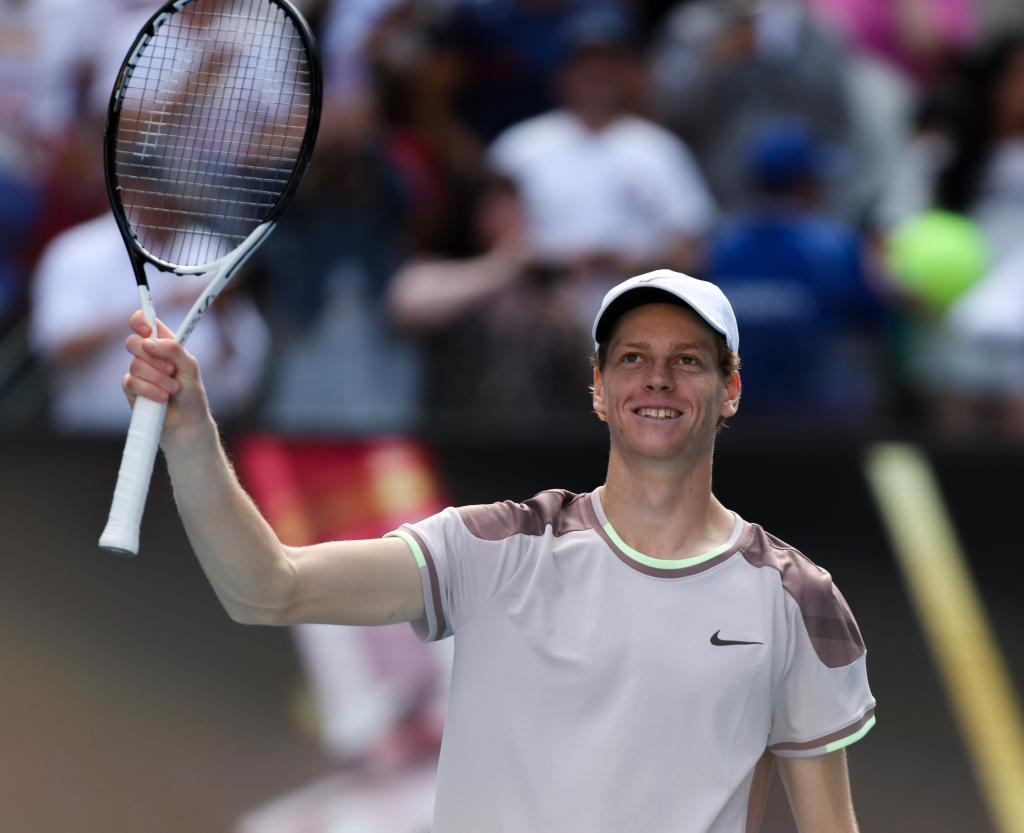 中场球员显 中场球员显