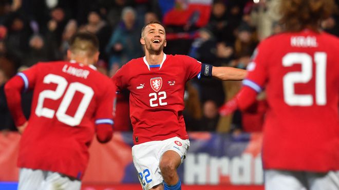 坐镇主场迎 坐镇主场迎