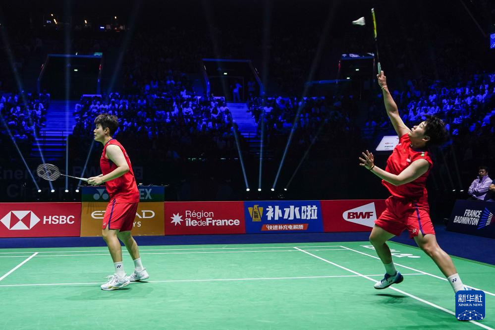 与此同时 与此同时